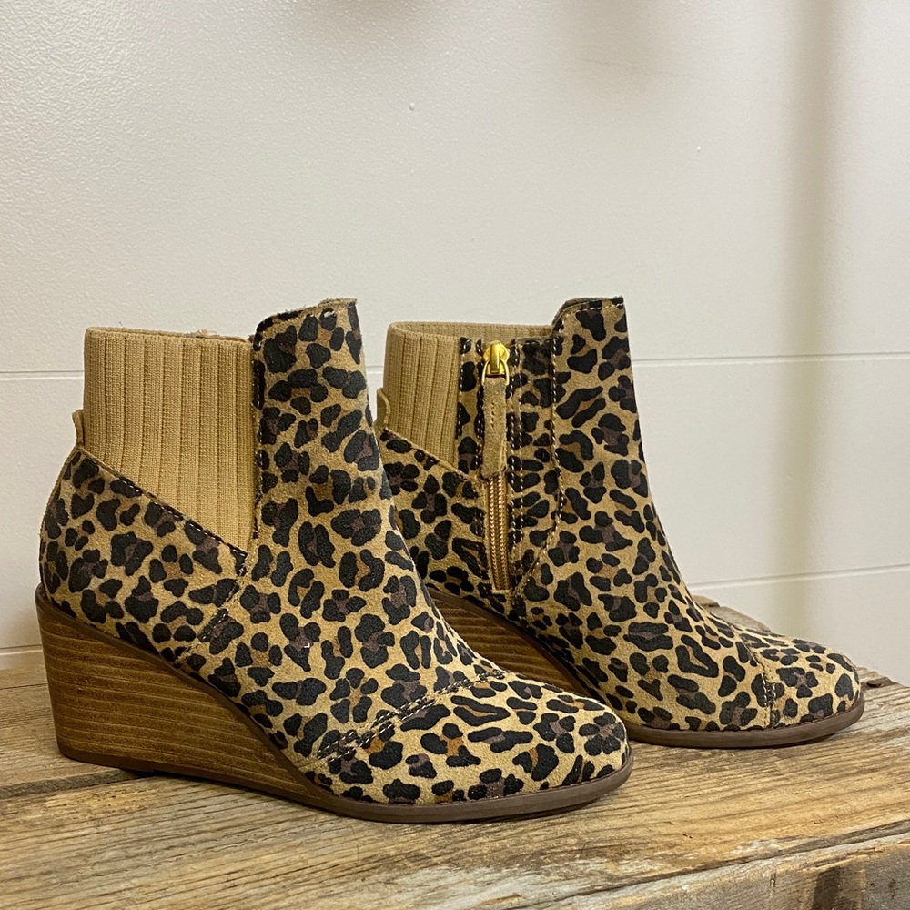 TOMS Leopard Print Wedge Booties 👢✨ (Size 5.5)
